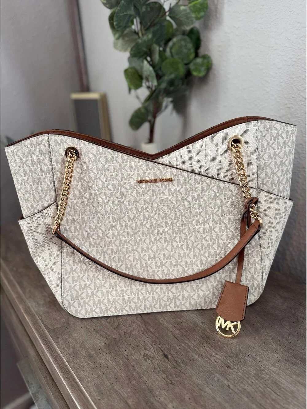 Michael Kors Jet Set Large Chain Shoulder Tote